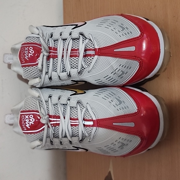 NIKE AIR VAPORMAX 360 SIZE 10 VAST GREY/WHITE-PARTICLE GREY AND RED. - Picture 3 of 17